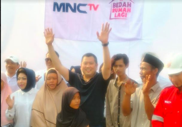 Selain Bedah Rumah, Hary Tanoe Juga Berikan Gerobak dan Mesin Cuci ke Warga Tangerang