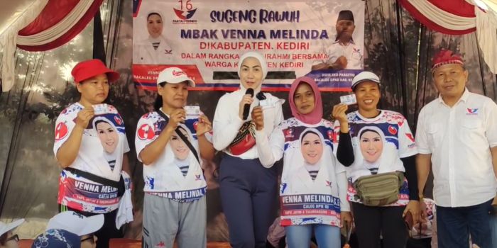 Selain Senam Sehat, Venna Melinda Bagikan KTA Bersuransi Perindo di Kediri