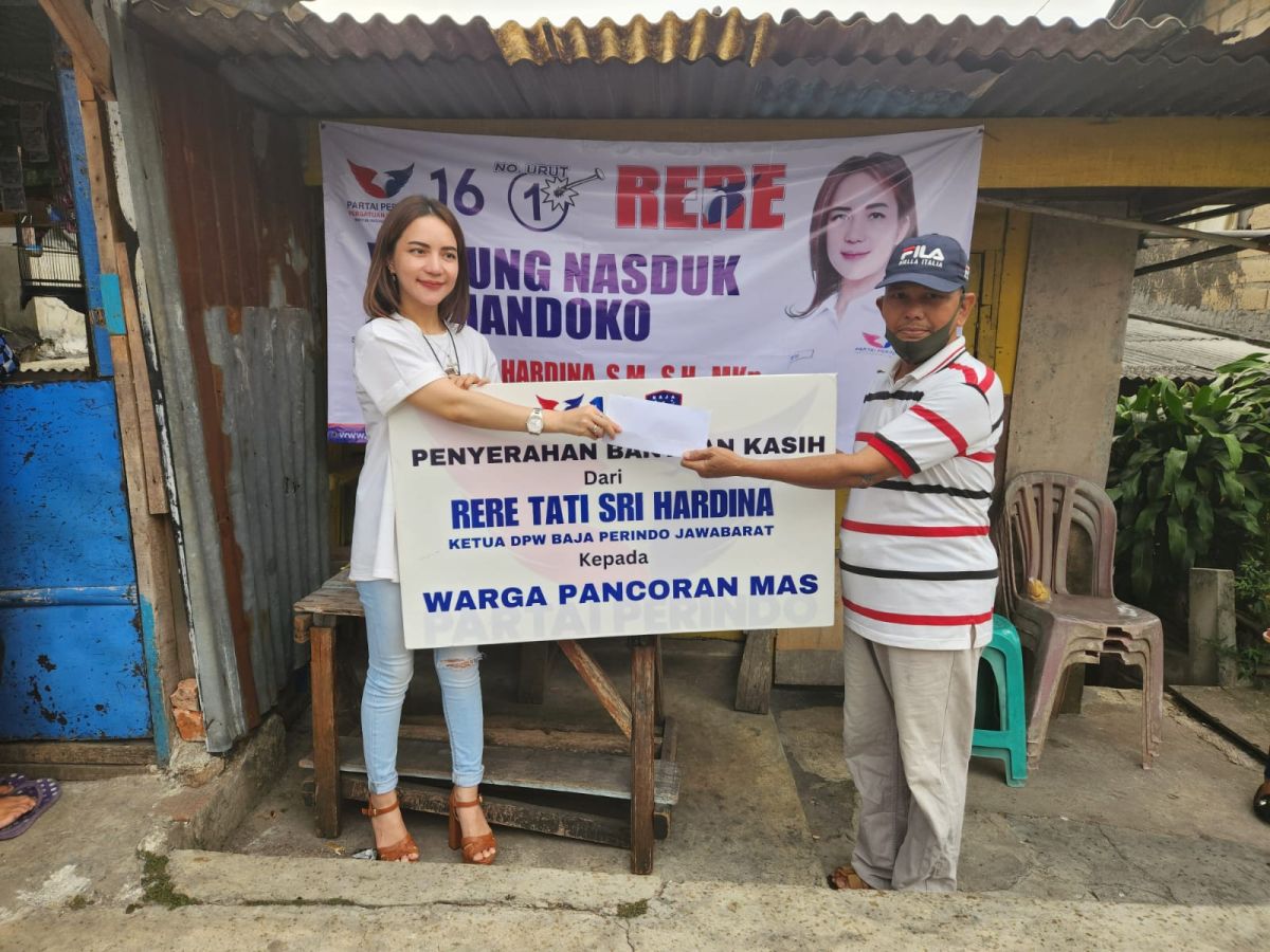 Senangnya Pedagang Warung Kelontong di Depok Dapat Bantuan UMKM dari Bacaleg Partai Perindo