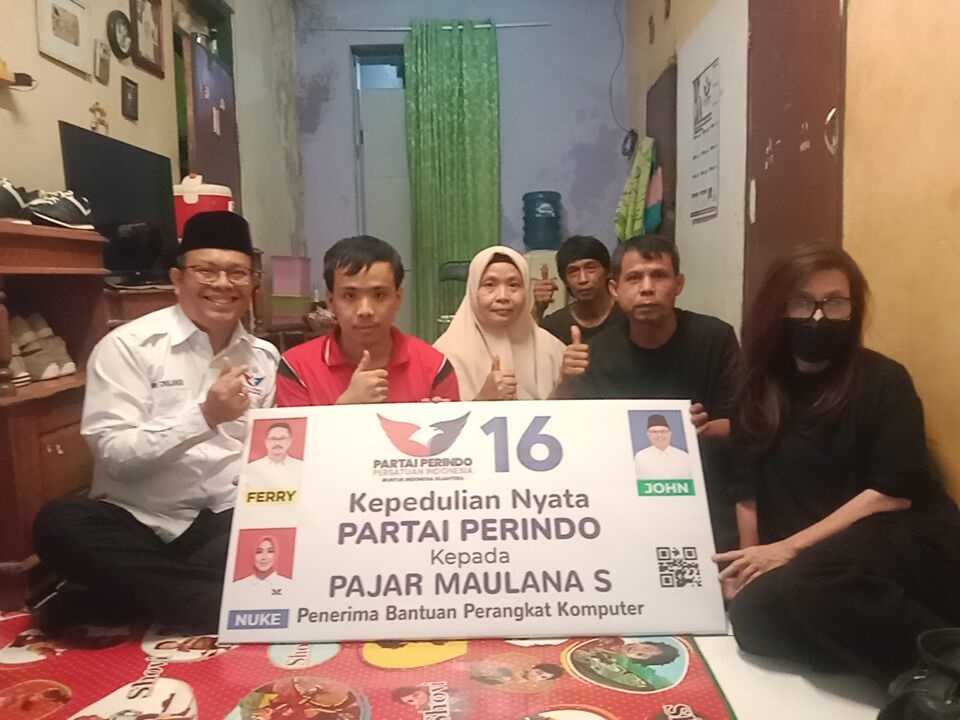 Serahkan Bantuan Komputer, Bacaleg Perindo Dorong Tunadaksa di Bandung Terus Kreatif