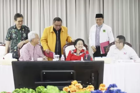 Tawa Lepas Ganjar dan Para Ketum Parpol Akhiri Rapat TPN 