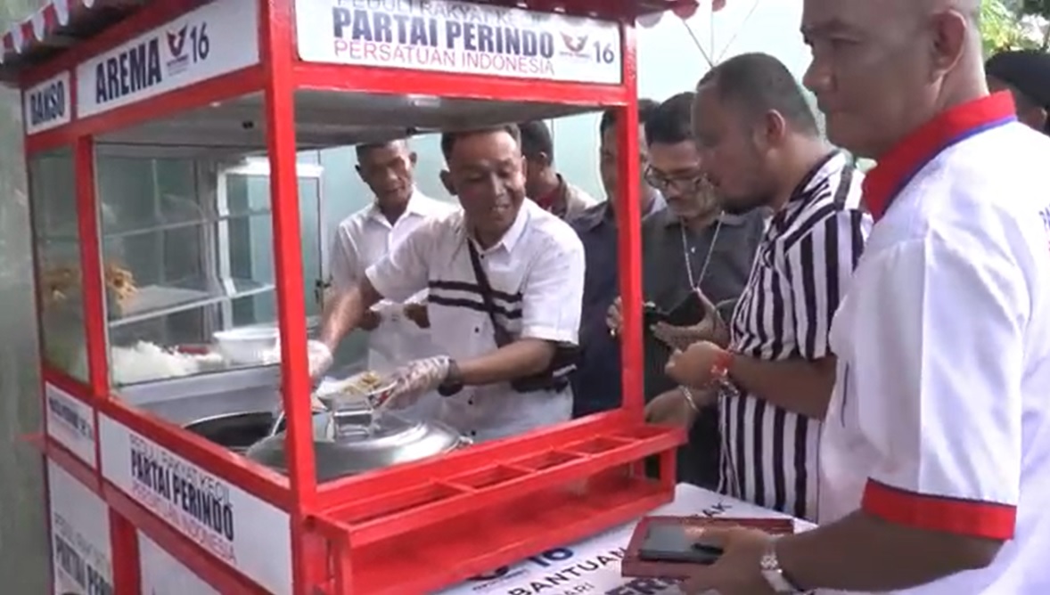 Terima Bantuan Gerobak, Pedagang Bakso di Batam: Terima Kasih Partai Perindo