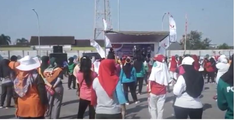 Venna Melinda Ajak Ibu-Ibu Blitar Hidup Sehat dengan Senam Zumba