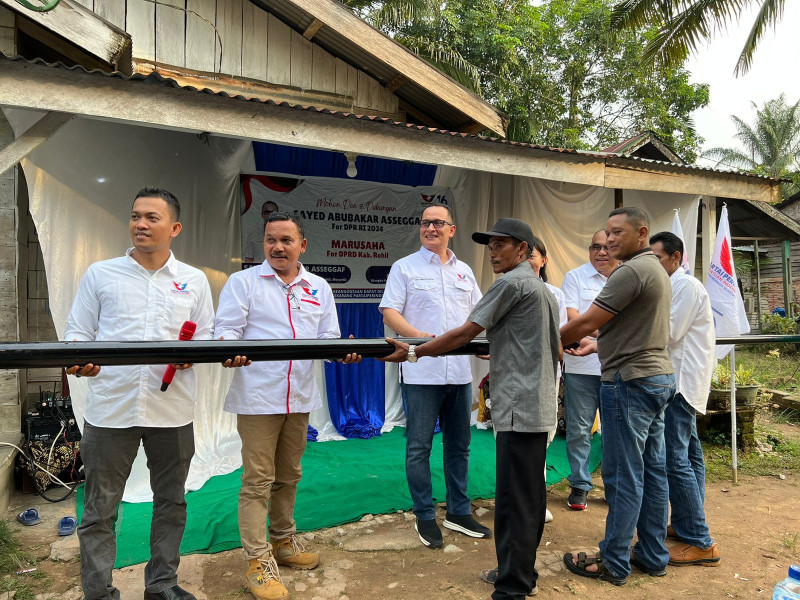 Partai Perindo Riau Beri Bantuan 15 Tiang Listrik ke Warga Kepenghuluan Bangko Permata Rohil