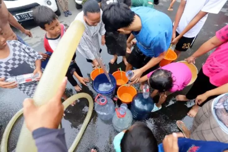 Partai Perindo Terus Gencarkan Pemberian Bantuan Air Bersih di Kabupaten Bekasi 