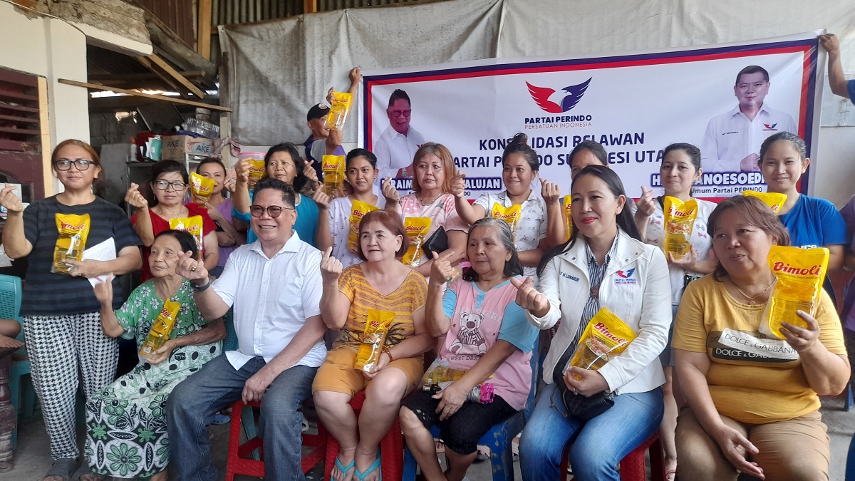 Bacaleg Partai Perindo Serahkan Bantuan ke UMKM di Manado