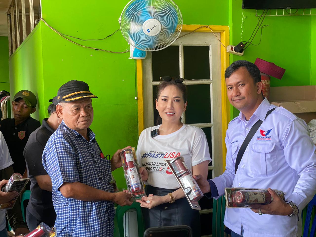 Bacaleg Partai Perindo Bagikan APAR dan Ajak UMKM di Kedoya Utara Ikuti Pelatihan