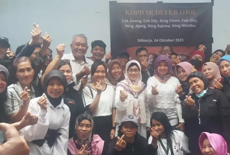 Bacaleg Partai Perindo di Sidoarjo Rangkul Pengemudi Ojek Online 
