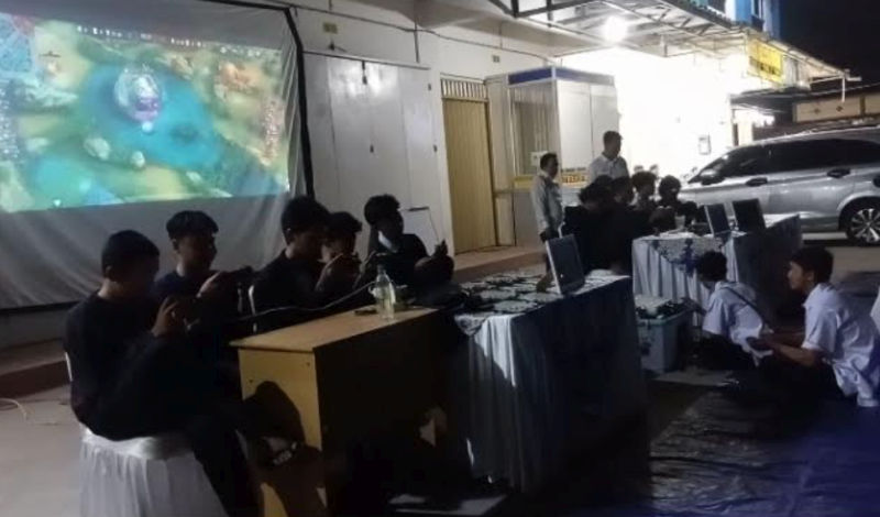 Bacaleg Partai Perindo Ryzko Hartandi dan Denny Dolfie Gelar Turnamen Mobile Legend di Bekasi