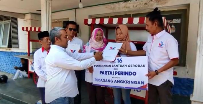 Bagikan Gerobak Gratis di Pati, Bukti Partai Perindo Konsisten Berpihak ke UMKM