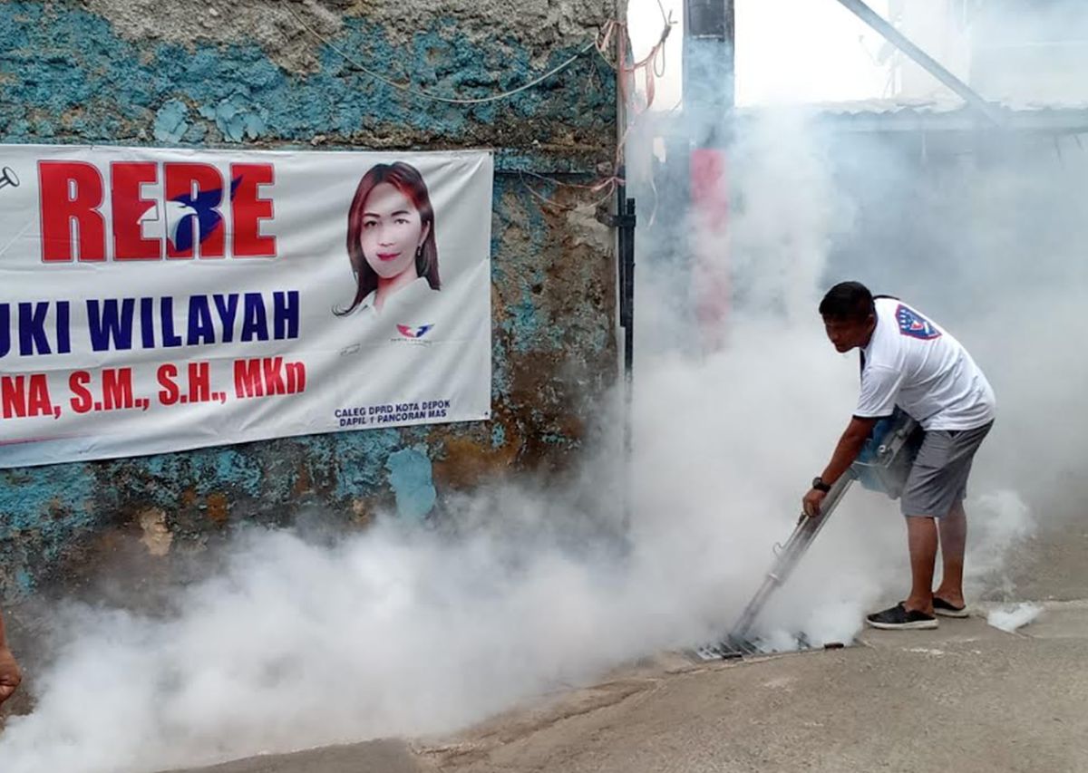 Cegah DBD, Baja Perindo Fogging Permukiman Padat di Depok