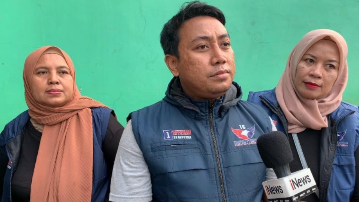 Dapat Bantuan Gawang Futsal dari Bacaleg Partai Perindo Effendi Syahputra, Warga Grogol Selatan Doakan Sukses di Pileg 2024