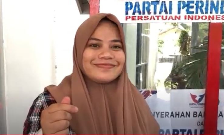 Dapat Bantuan Gerobak Partai Perindo, Pedagang Es Kelapa di Gorontalo Bahagia 
