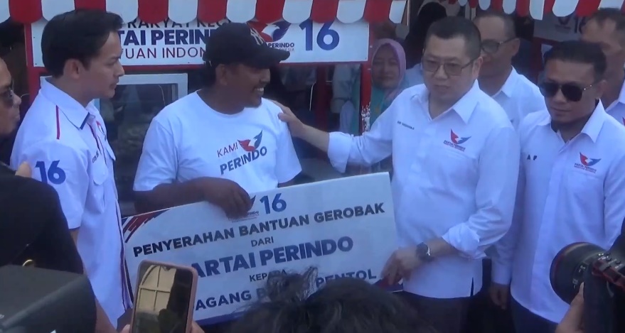 Dapat Bantuan Gerobak, Pedagang Bakso Pentol di Kendari: Program Partai Perindo Betul-Betul Nyata