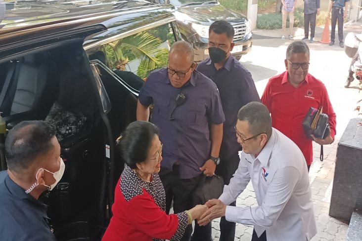 Disambut HT, Megawati Hadiri Rapat Ketum Parpol Pendukung Ganjar di Gedung TPN 