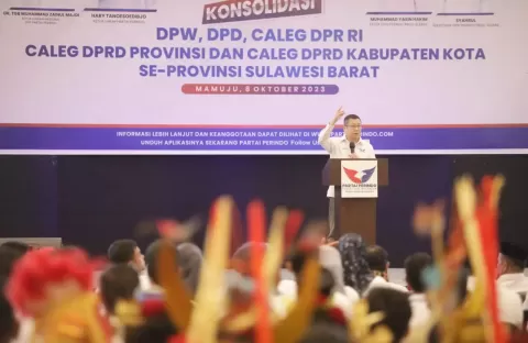 HT Bakar Semangat Kader, Anggota, serta Bacaleg Partai Perindo Sulbar 