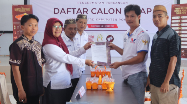 Ketua DPD Partai Perindo Serahkan Berkas Pencermatan DCT Bacaleg Pohuwato Ke KPU