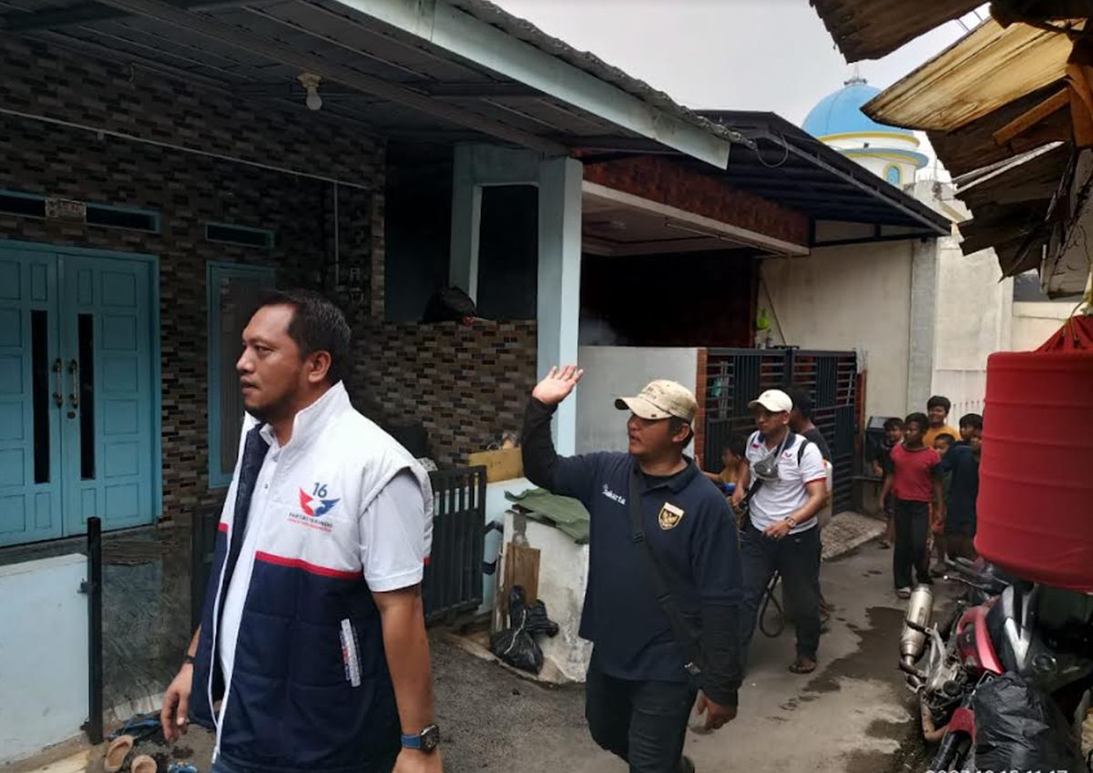 Aksi Nyata, Bacaleg Partai Perindo DKI Ramdan Alamsyah Kawal Fogging di Meruya Utara