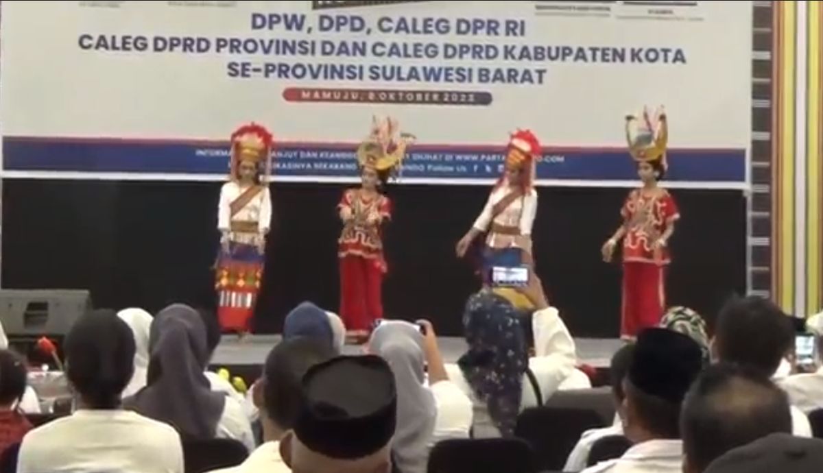 Konsolidasi Partai Perindo, Hary Tanoe Disambut Tari-tarian Khas Sulbar