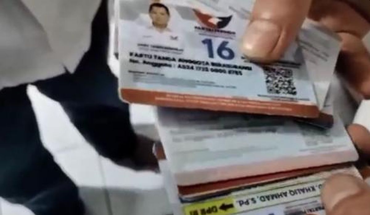 Partai Perindo Maluku Serahkan Santunan ke Pemegang KTA Berasuransi di Ambon