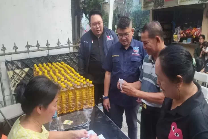 Pasar Murah Sembako Partai Perindo Surabaya Diserbu Warga