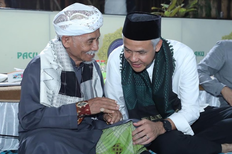 Pengasuh Ponpes Darul Habibi: Ganjar Pranowo Sangat Dekat dengan Santri