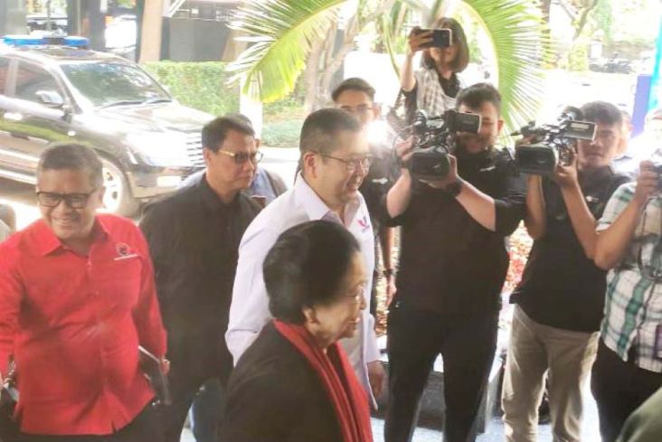Rapat Rutin, Hary Tanoe Sambut Megawati di Gedung TPN GP 