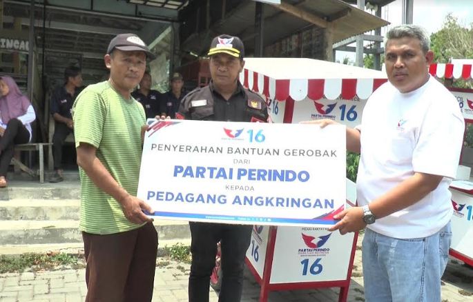 Ungkapan Syukur Pedagang Kecil Penerima Gerobak Gratis Perindo di Kendal