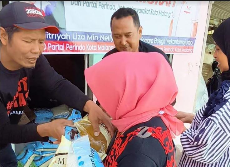 Antusiasme Warga Borong Beras Murah Kartini Perindo Kota Malang