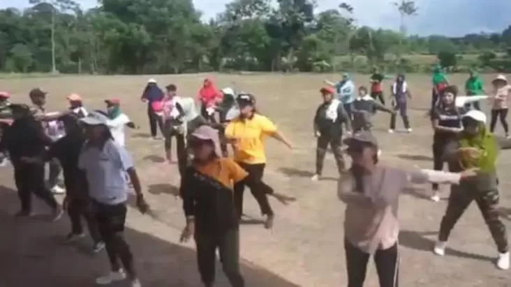 Antusiasnya Warga Blitar Ikuti Senam Zumba Bersama Caleg Partai Perindo Venna Melinda 