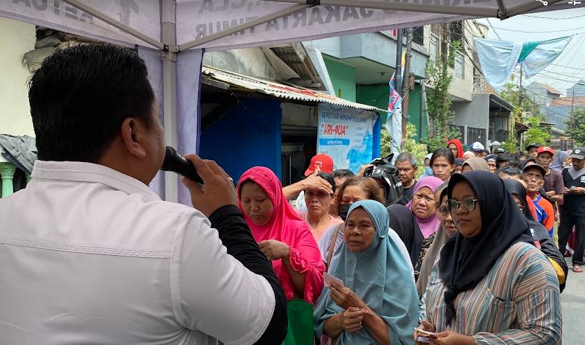 Caleg Partai Perindo Gelar Bazar Sembako, Warga Pulogadung: Sangat Membantu
