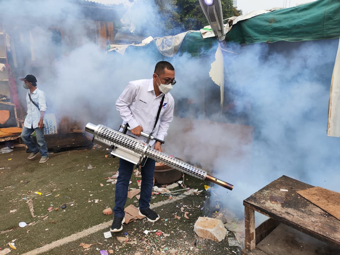 Cegah Kasus DBD, Caleg Partai Perindo Fogging 350 Rumah Warga Pancoran Jaksel