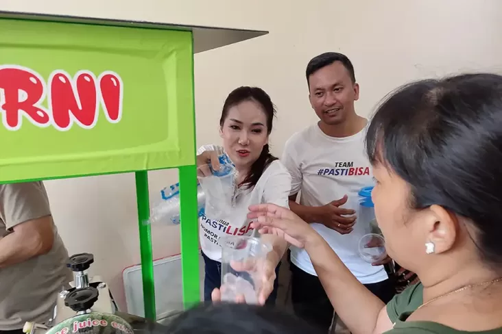 Tebar Semangat Berwirausaha, Caleg Partai Perindo Beri Pelatihan UMKM Jualan Es Tebu 