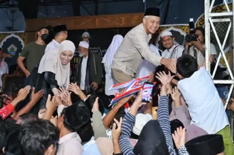 Hadiri Haul Ke-35 Mbah Hisyam, Ganjar Dorong Pengembangan Ponpes Roudlotus Sukawarah 