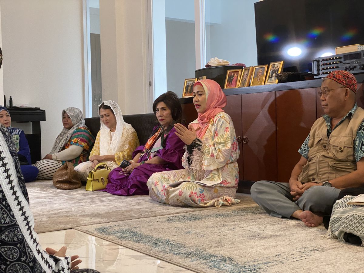 Ibadah Umrah, Caleg Partai Perindo Venna Melinda Panjatkan Doa Melenggang di Senayan