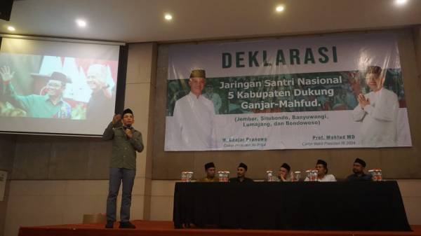 Di Hadapan TGB Zainul Majdi, Jaringan Santri Nasional Tapal Kuda Deklarasi Dukung Ganjar-Mahfud 