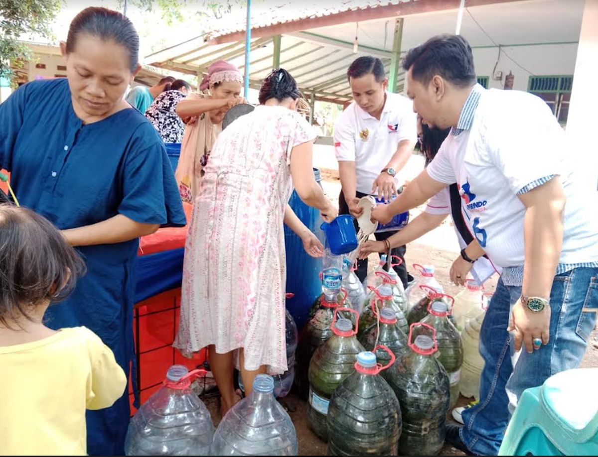 Kekeringan Melanda Bekasi, Pemuda Perindo Jabar dan Gergaji Distribusikan Air Bersih di 4 Kecamatan