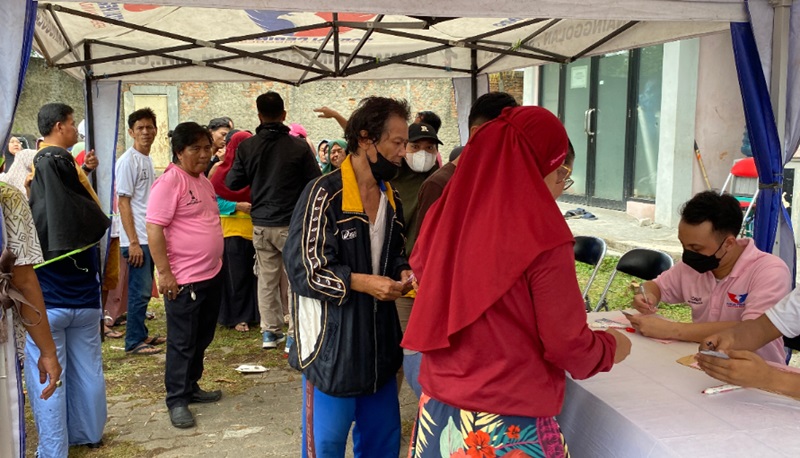 Masyarakat Akui Terbantu dengan Bazar Sembako Murah dari Caleg Partai Perindo