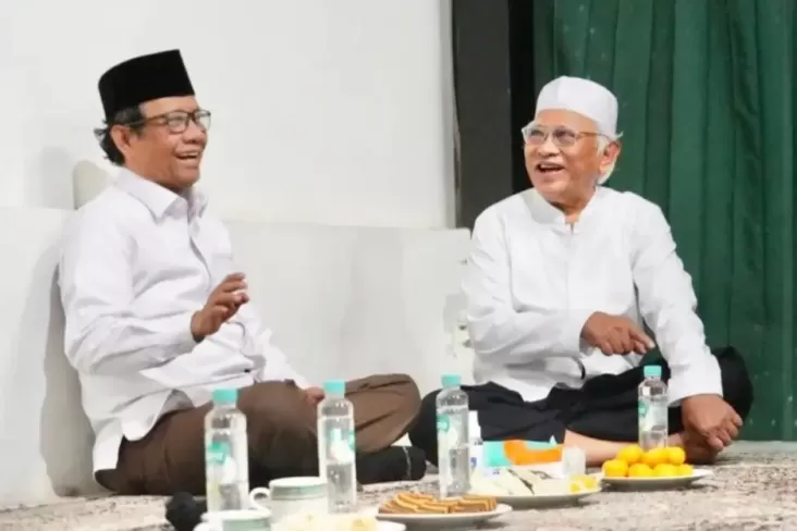 Momen Mahfud MD Kunjungi Gus Mus untuk Segarkan Batin dan Jernihkan Pikiran 