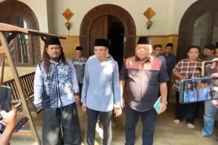 Momen TGB Zainul Majdi Kunjungi Pesantren Al Aziziyah Denanyar Jombang 