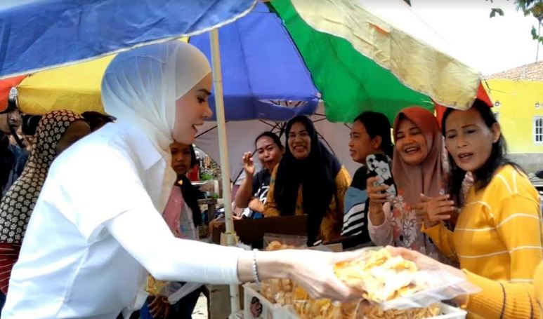 Pedagang Ini Doakan Angel Lelga Bisa Terpilih Jadi Anggota DPR RI dari Partai Perindo