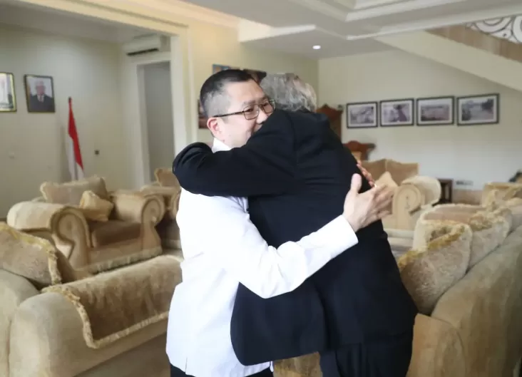 Pelukan Hangat Dubes Palestina untuk Hary Tanoesoedibjo