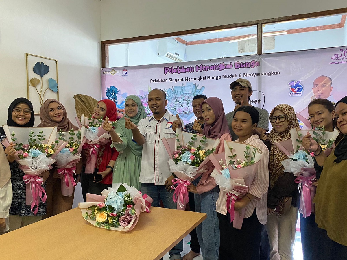 Perkuat UMKM, Caleg DPRD Partai Perindo Dapil X Berikan Pelatihan Merangkai Bunga