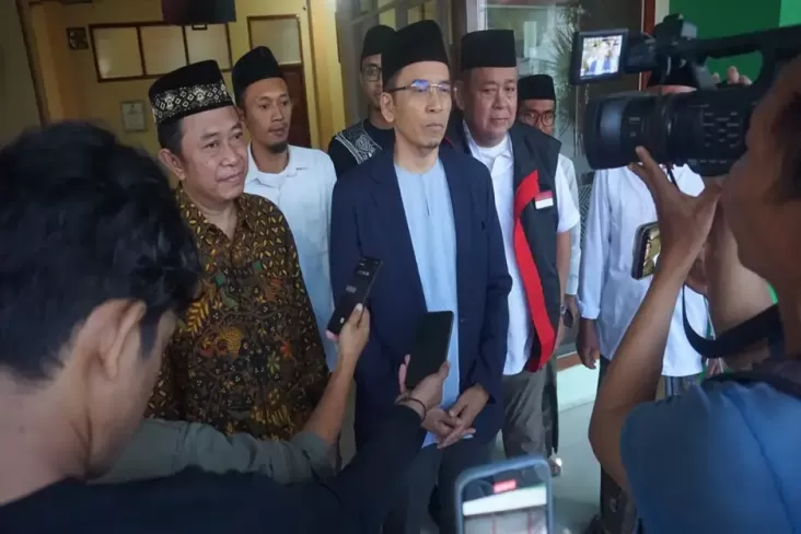 TGB Harap Pelaku Penurunan Baliho Ganjar-Mahfud Ditindak Tegas 