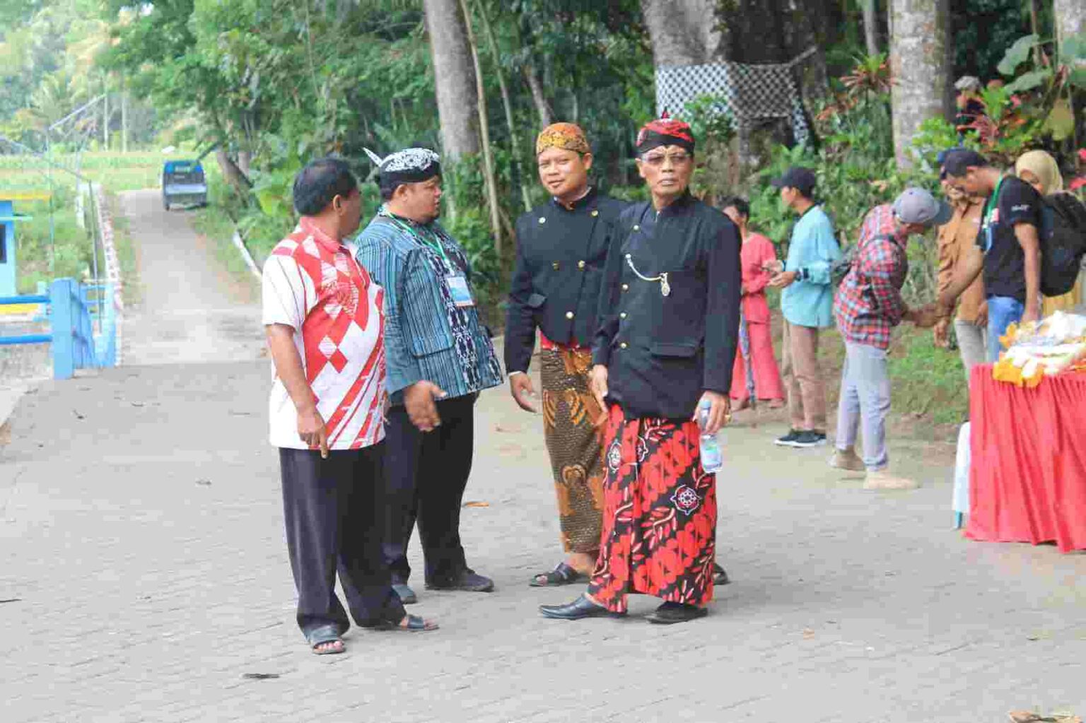 Lestarikan Tradisi, Caleg Partai Perindo Blitar Dukung Gelaran Bedah Sumber di Jenggolo Urung-urung 