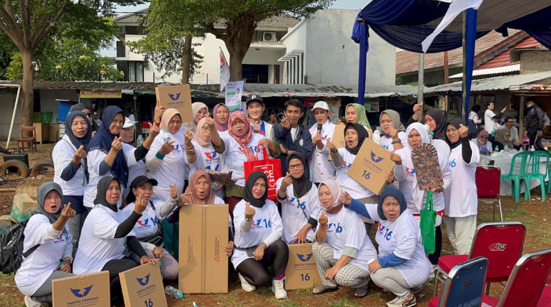 Aksi Sosial Caleg Partai Perindo Stefanie di Tangsel, Bagikan Sembako dan Cek Kesehatan Gratis