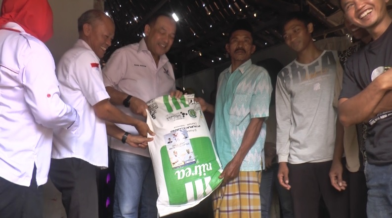 Bagikan 50 Ton Pupuk, Syafril Nasution: Petani Sudah Menikmati Hasilnya