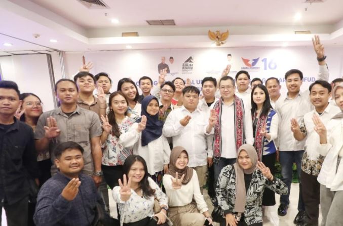 Berkunjung ke Pontianak, Hary Tanoe dan Liliana Disambut Antusias Milenial