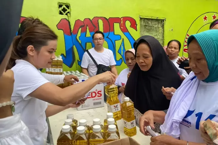 Caleg Partai Perindo Dian Mirza Gelar Senam Sehat dan Bazar Minyak Goreng di Cengkareng Timur 