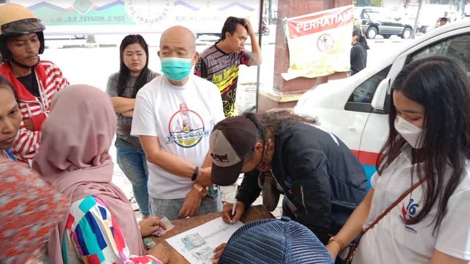 Caleg Perindo Gelar Pasar Murah di Babakan Ciparay Bandung, Masyarakat Sambut Antusias